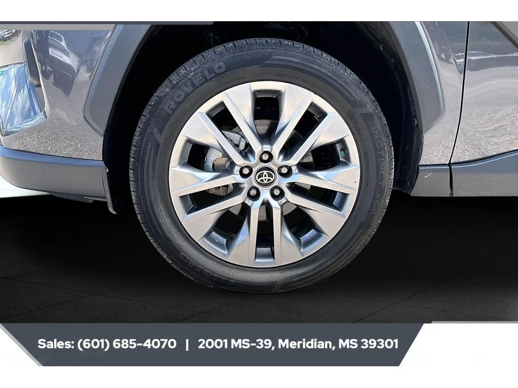 Used 2024 Magnetic Gray Metallic Toyota XLE Premium image 7