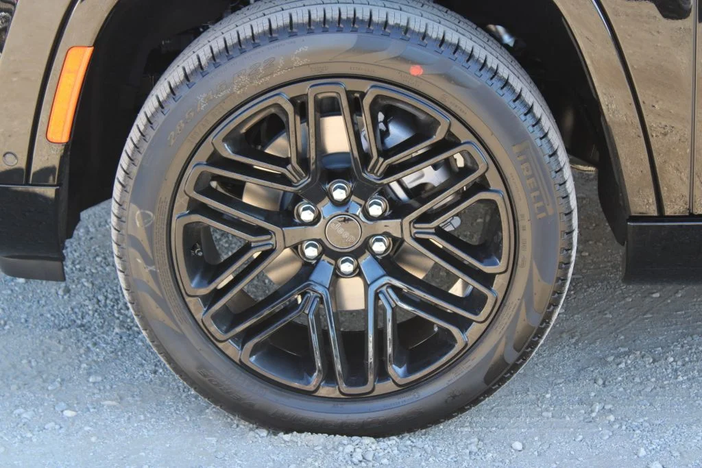 New 2026 High Gloss Black Exterior Paint Jeep Limited Reserve image 8