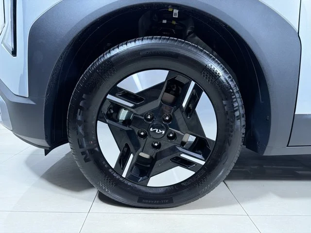 New 2027 IVORY SILVER Kia LX image 10