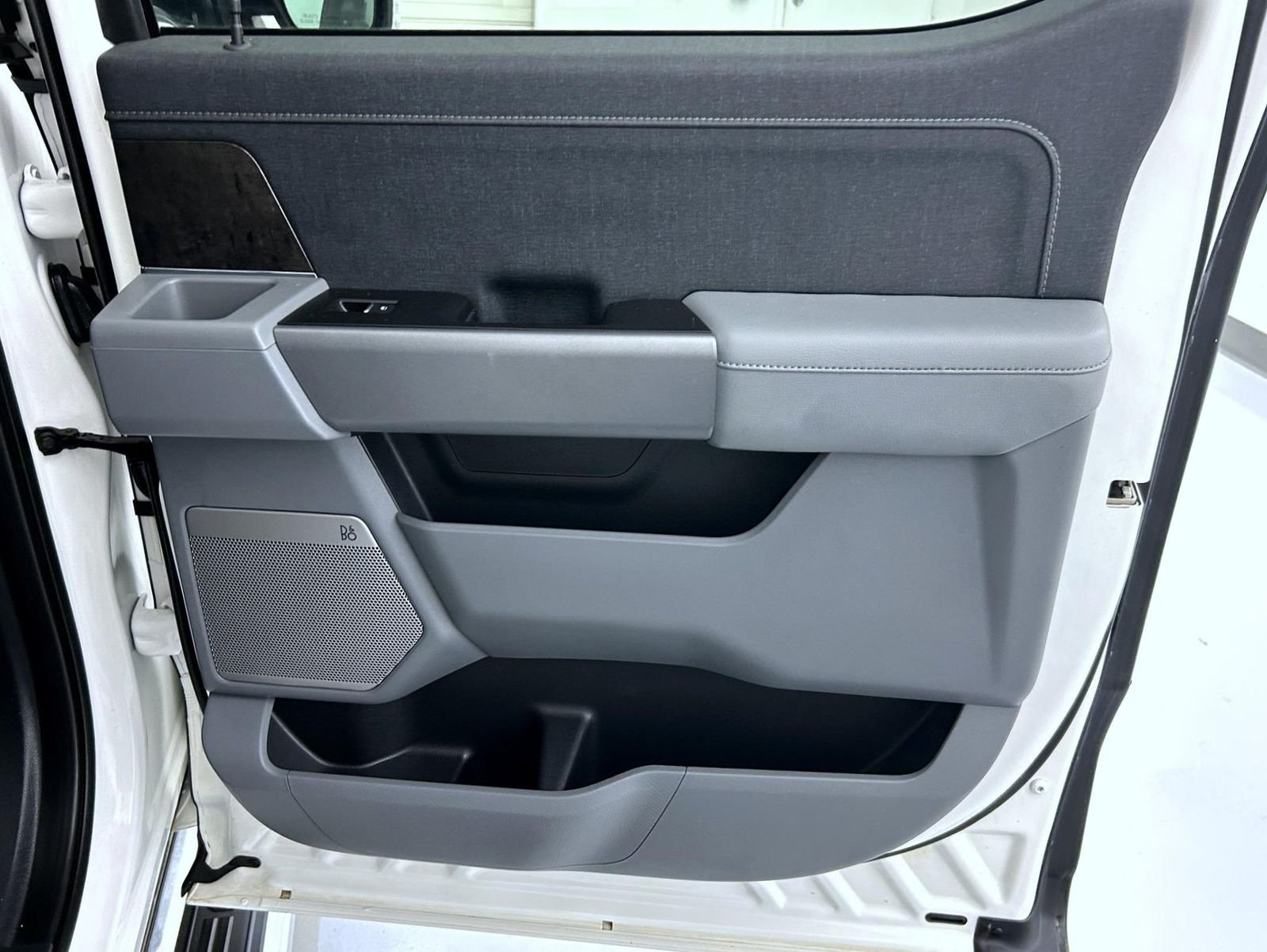 Used 2021 White Ford Lariat image 17