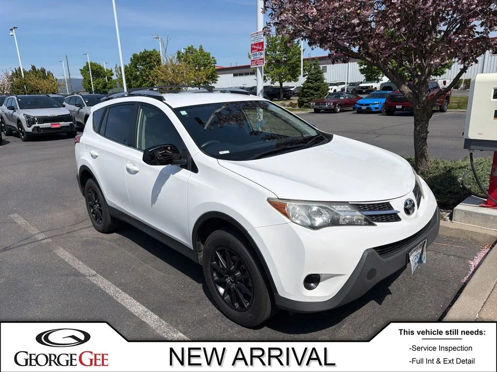 2015 Toyota RAV4 LE AWD's photo