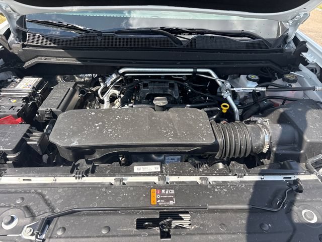 New 2026 Summit White Chevrolet Z71 image 22
