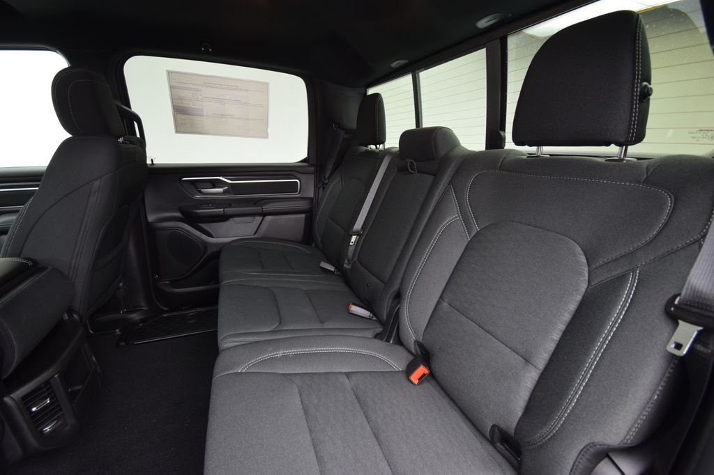 New 2026 Diamond Black Crystal Pearl-Coat Exterior Paint RAM Big Horn/Lone Star image 32