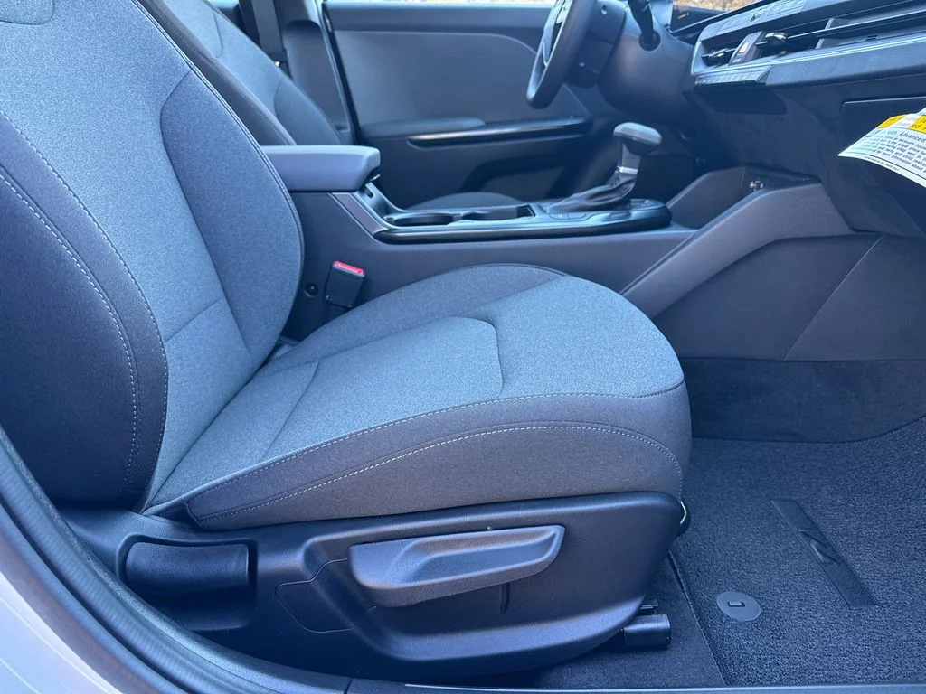 New 2025 White Kia LXS image 13