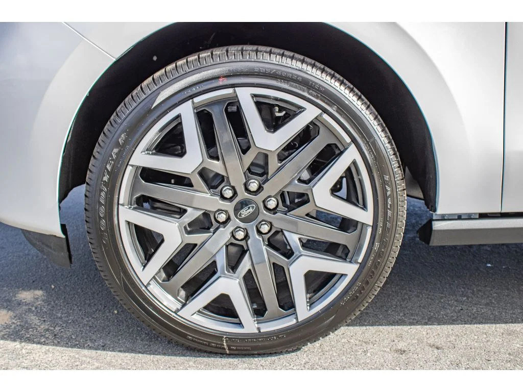 New 2026 Star White Metallic Tri-Coat Ford Platinum® image 5