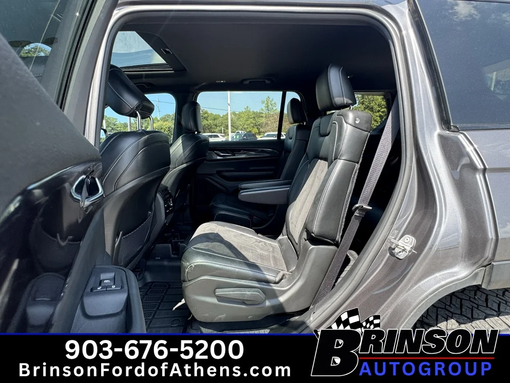 Certified Used 2023 Baltic Gray Metallic Clearcoat Jeep Altitude image 14