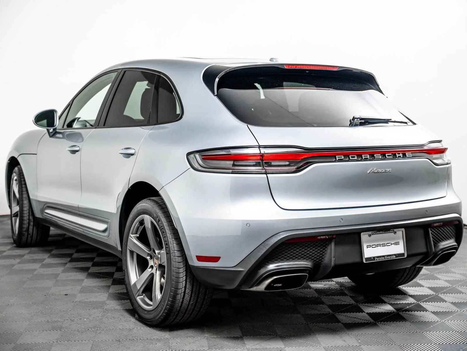 Certified Used 2023 DOLOMITE SILVER Porsche  image 3