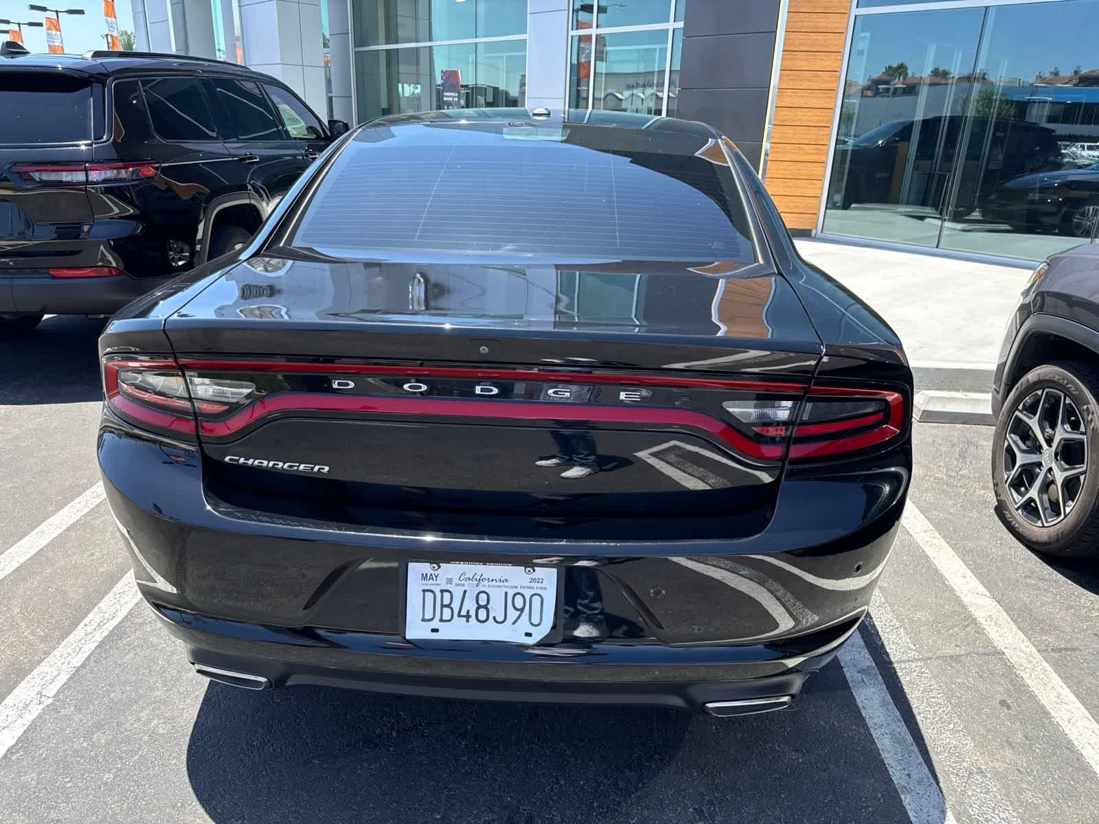 Used 2022 Pitch Black Clearcoat Dodge SXT image 7