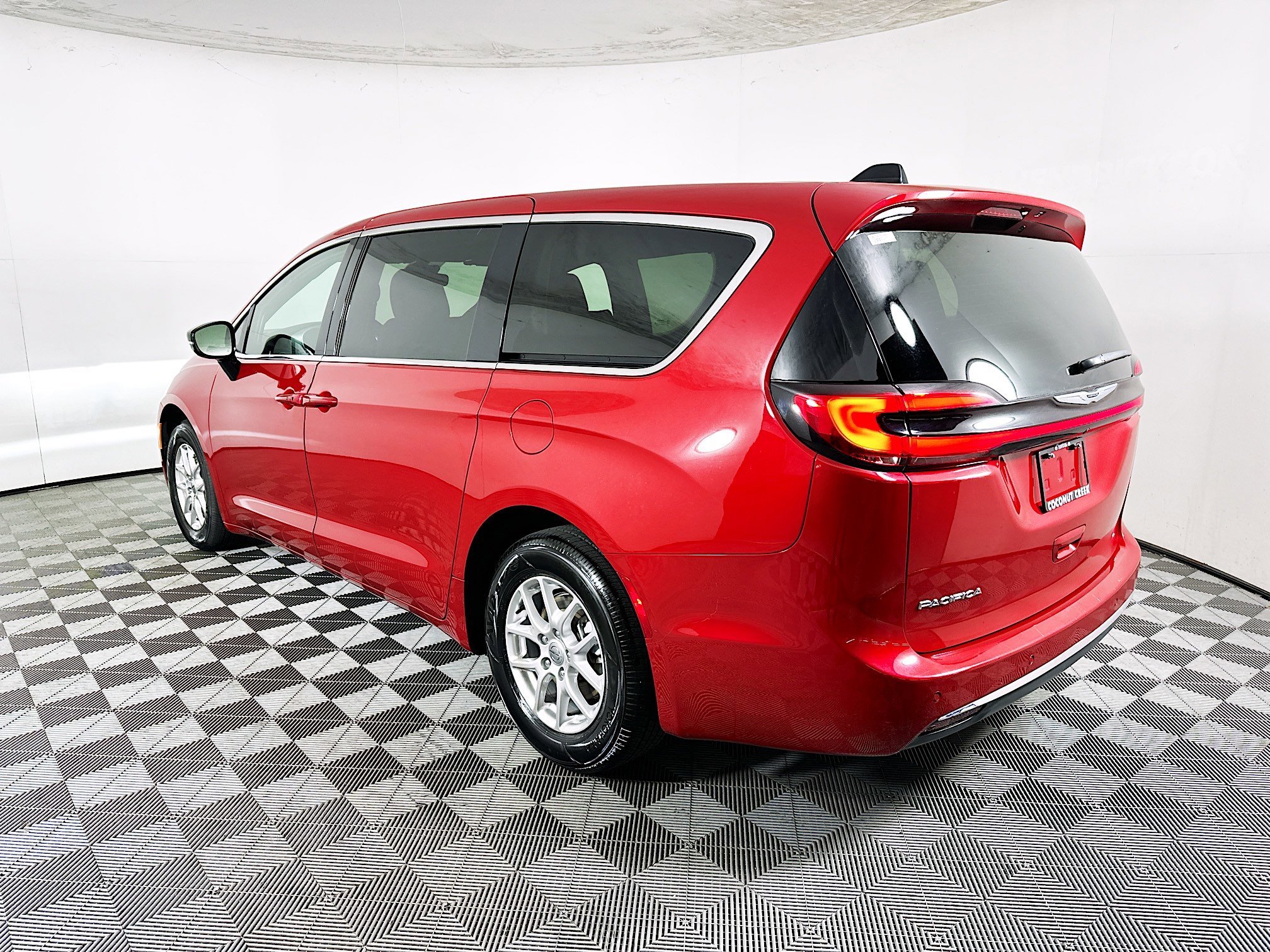 2025 Chrysler Pacifica thumbnail 7