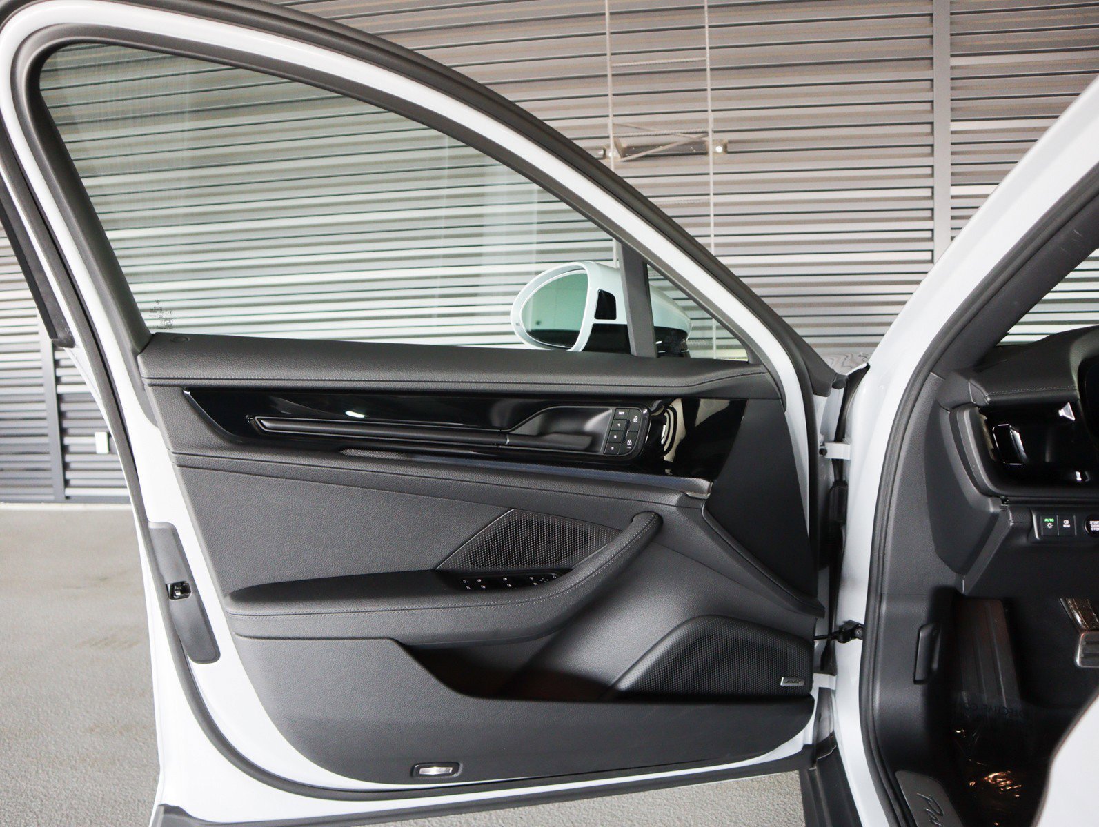 Used 2025 Ice Grey Metallic Porsche 4 image 22