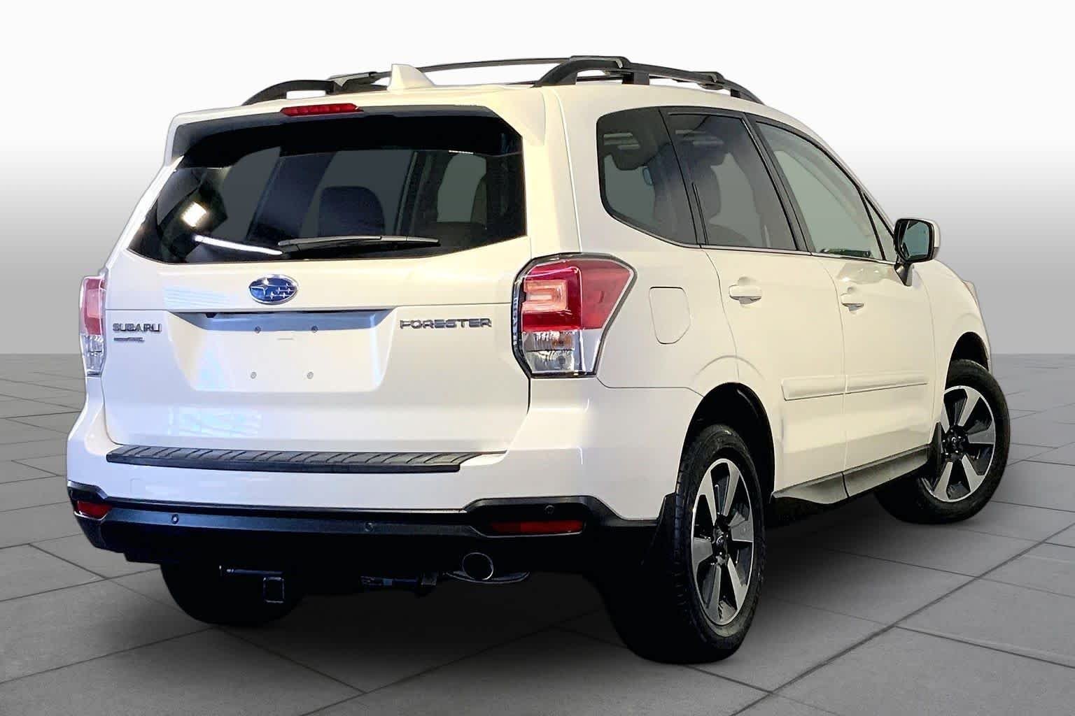Used 2018 Crystal White Pearl Subaru Limited image 13