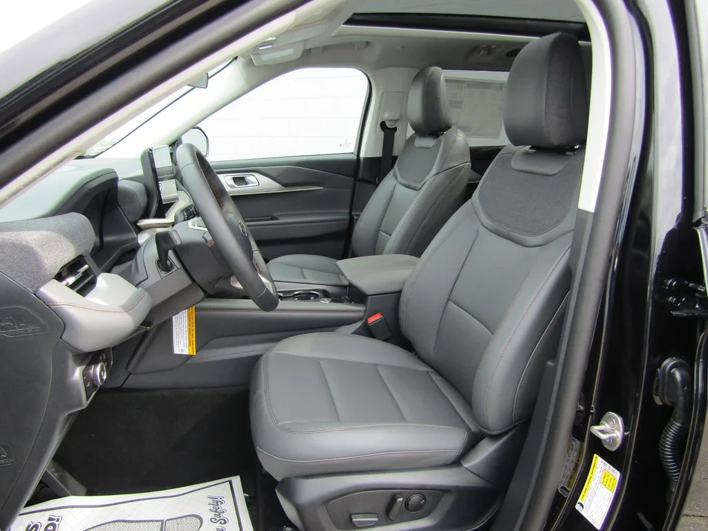 New 2026 Agate Black Metallic Ford Active image 3
