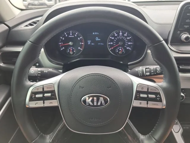 Used 2021 White Kia S image 29