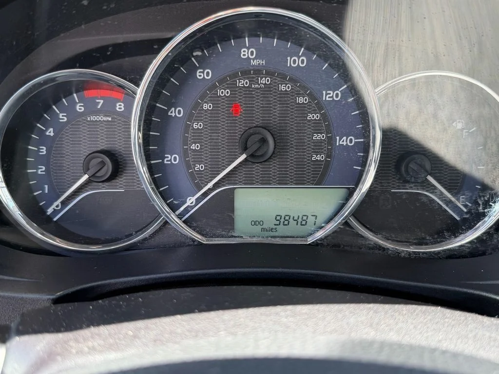 Used 2015 Gray Toyota LE image 19