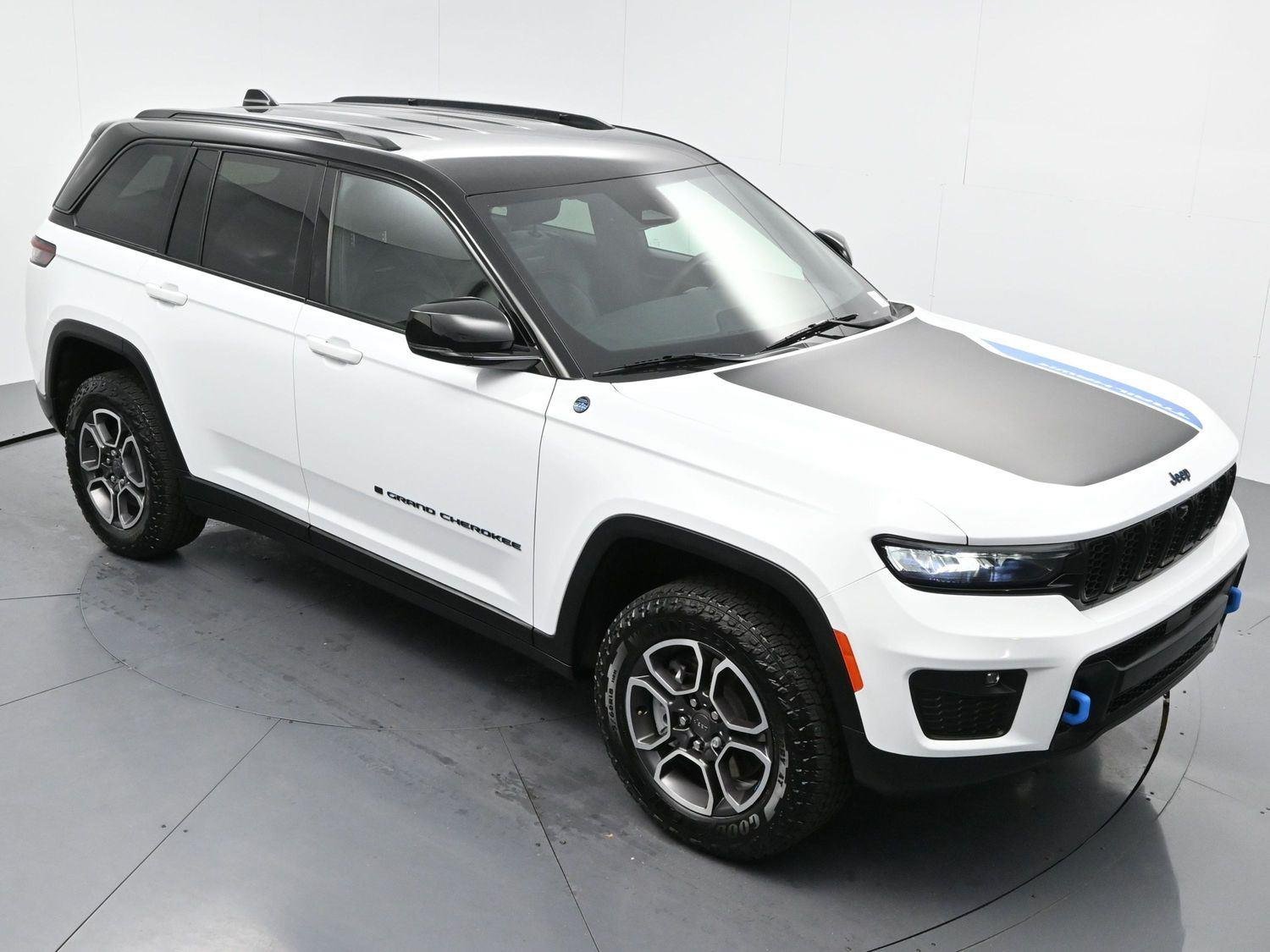 Used 2022 Bright White Clearcoat Jeep Trailhawk image 40