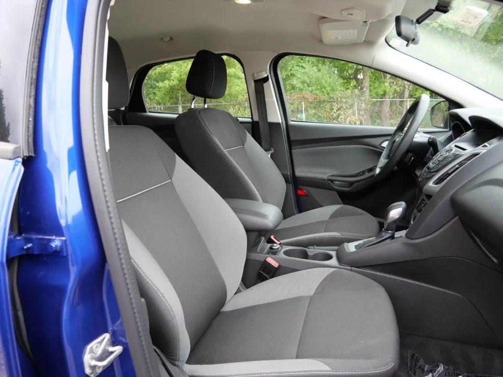 Used 2012 Blue Ford SE image 10