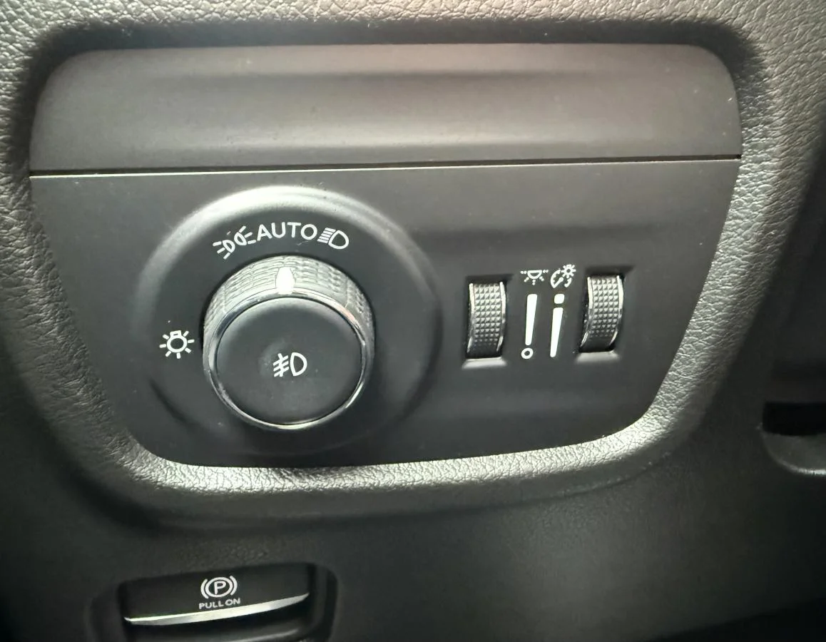 Used 2024 White Jeep Limited image 34