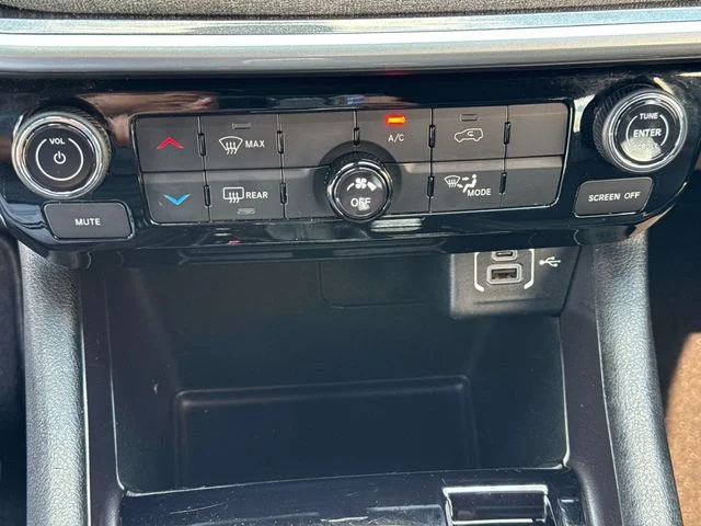 Used 2023 Black Jeep Latitude image 46
