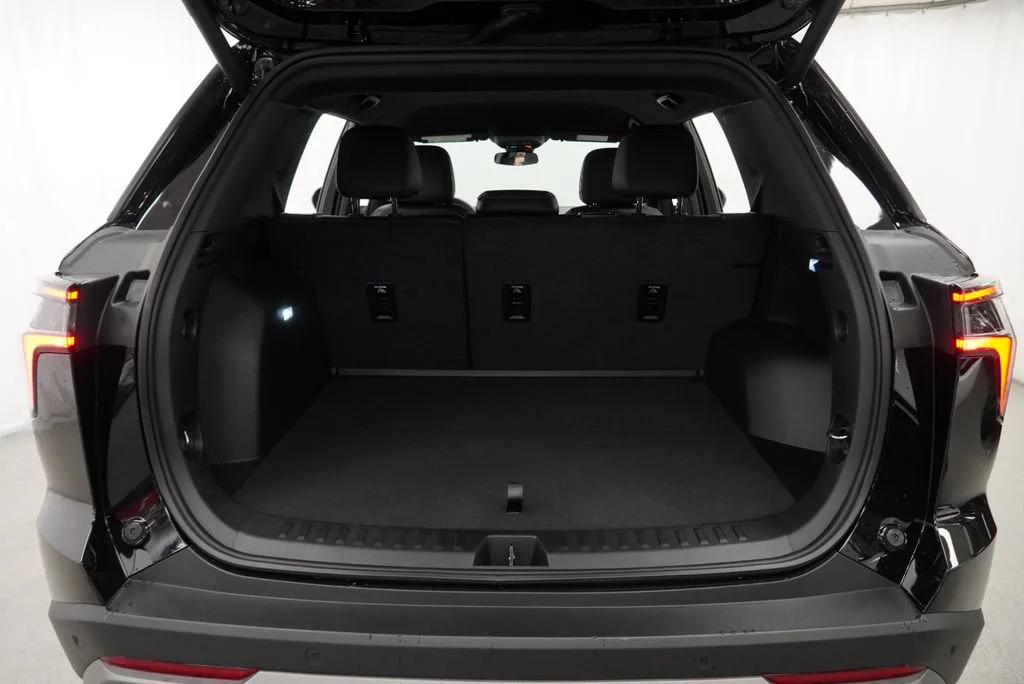 New 2027 Mosaic Black Metallic Chevrolet LT image 25