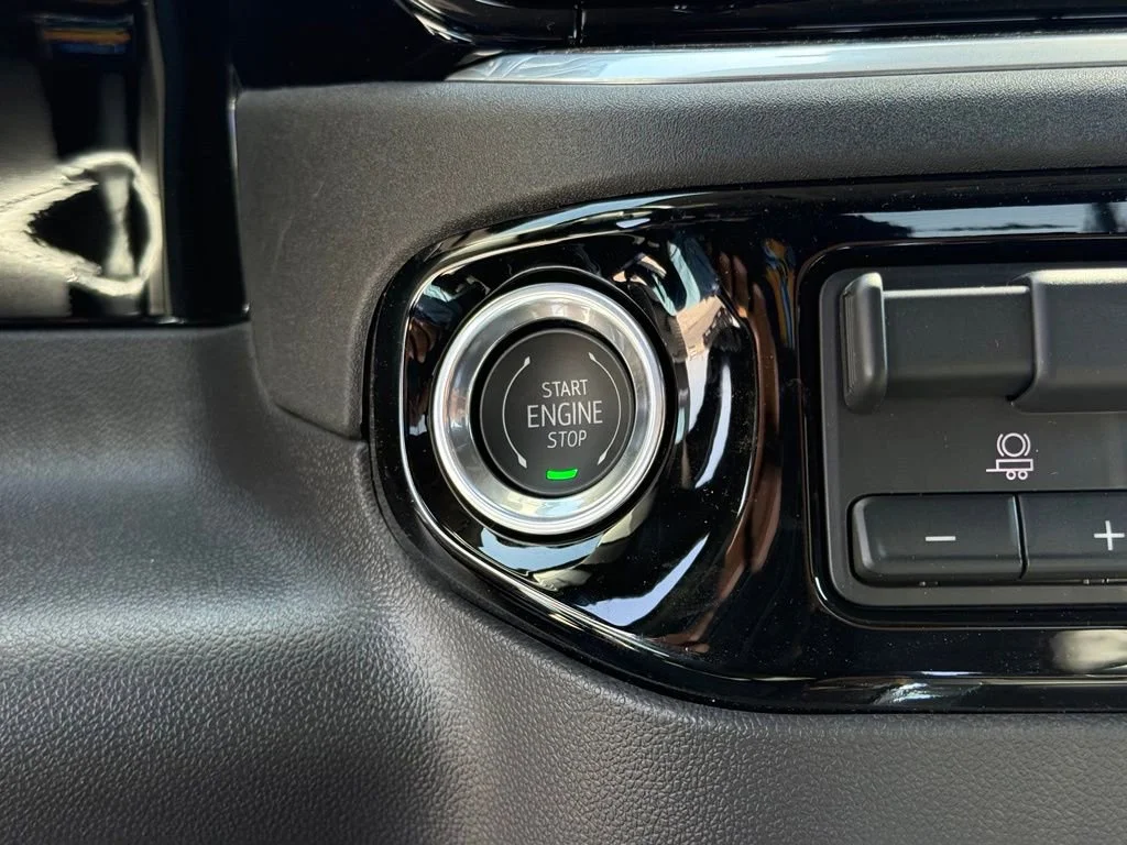 New 2026 Sterling Metallic GMC Elevation image 28