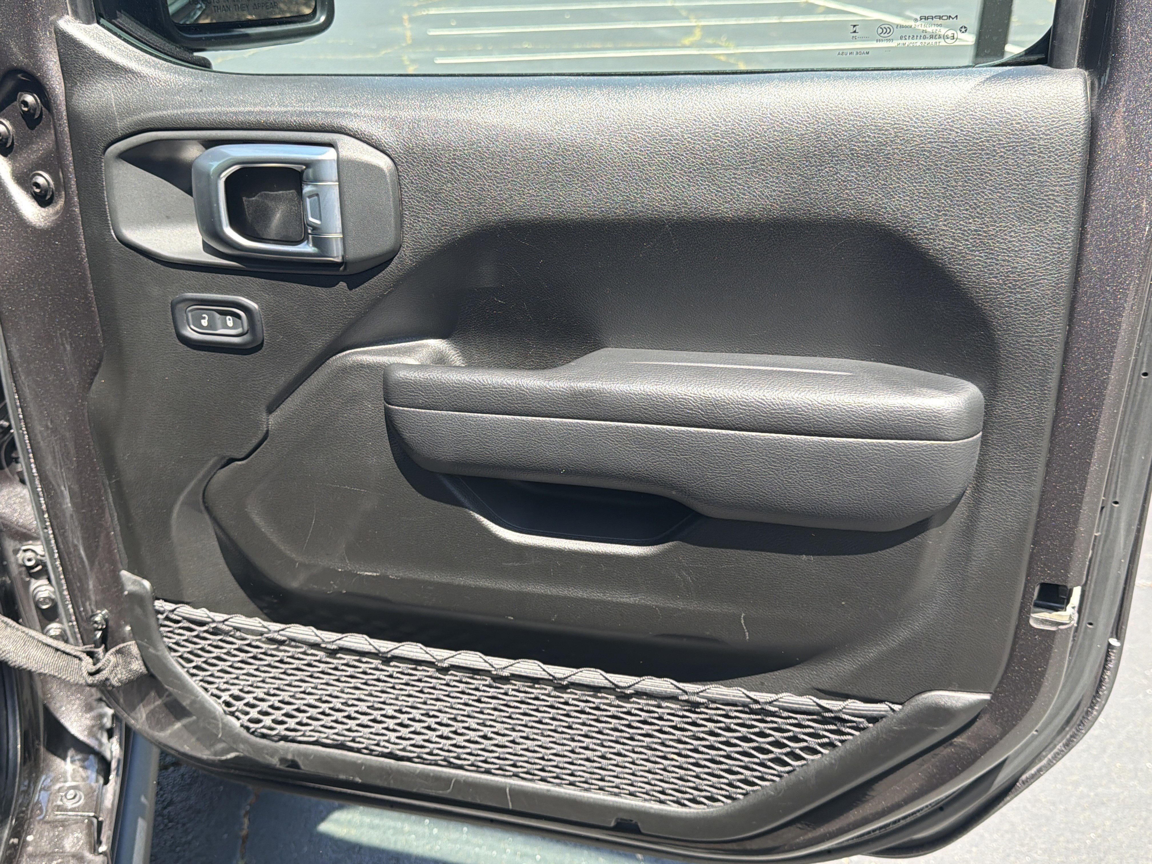 Used 2025 Granite Crystal Metallic Clearcoat Jeep Rubicon image 17