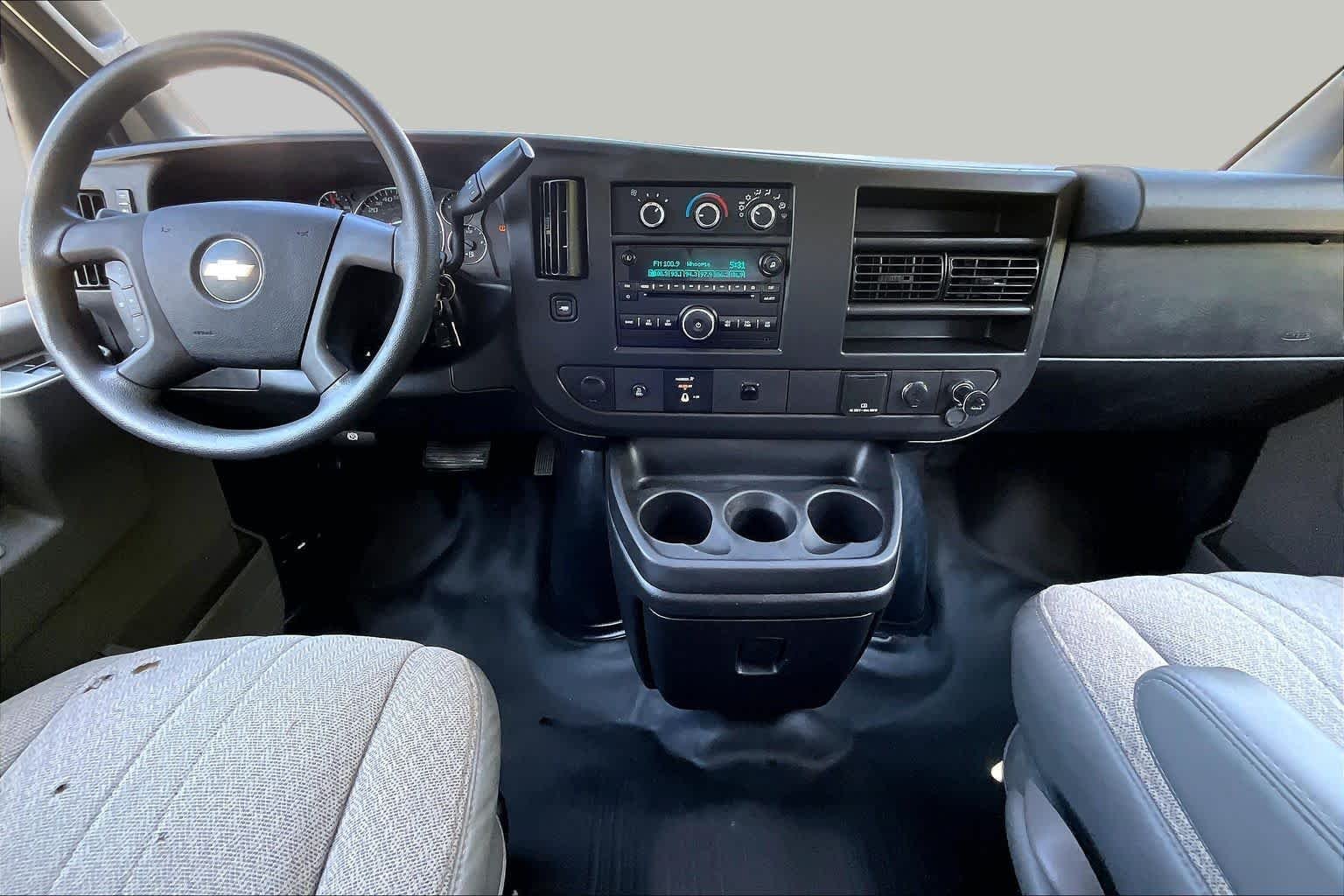 Used 2017 Summit White Chevrolet  image 15