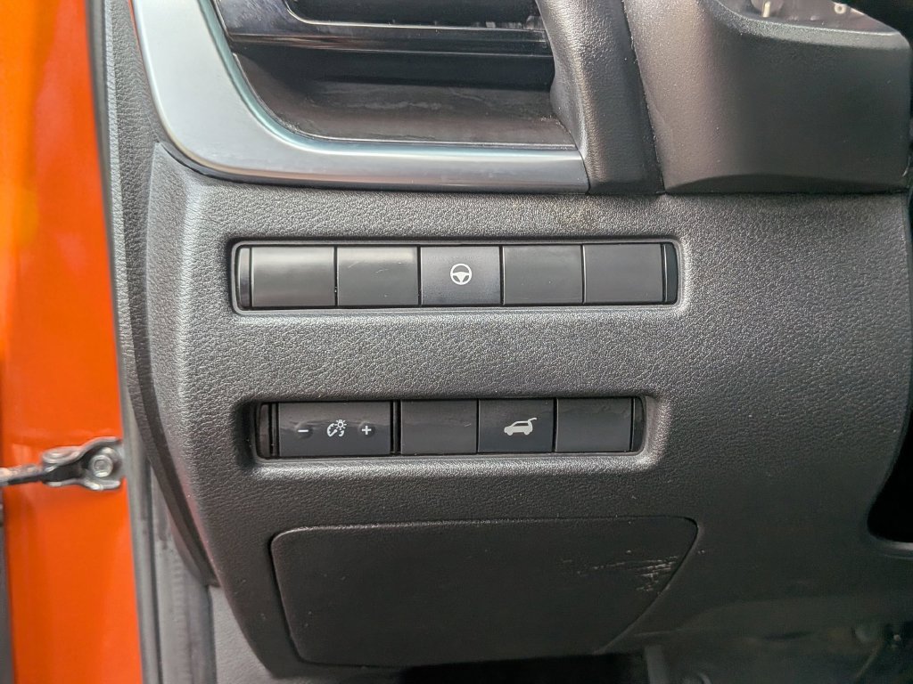 Used 2021 Orange Nissan SL image 20