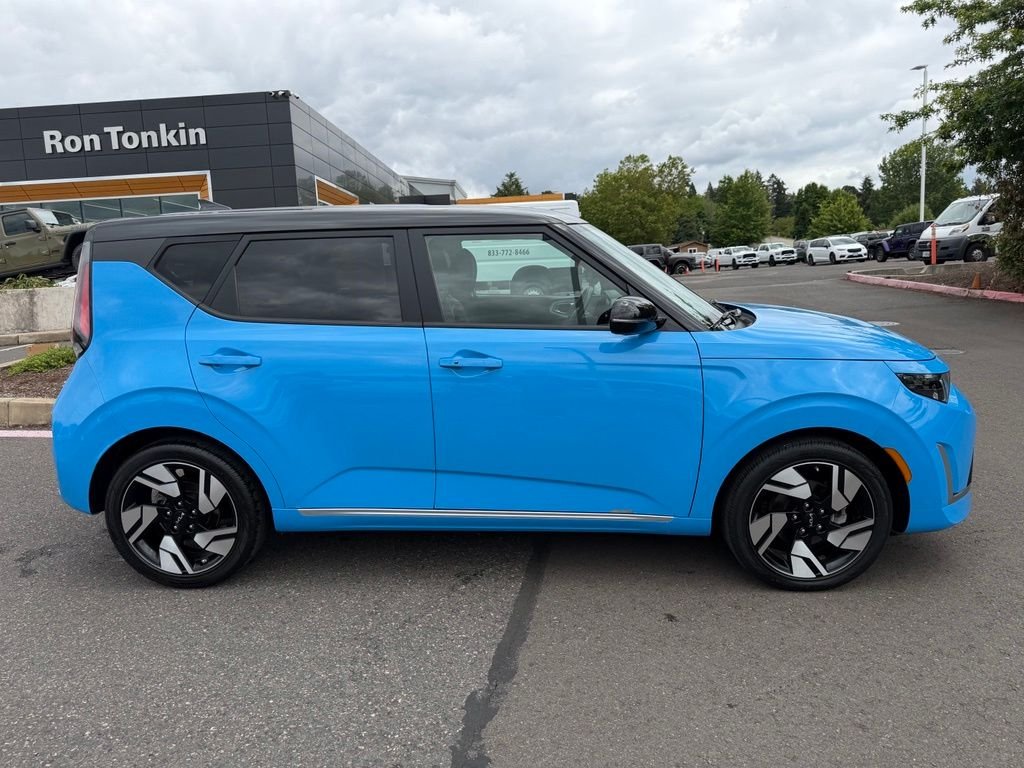 Used 2023 Surf Blue w/Black Roof Kia GT-Line image 8