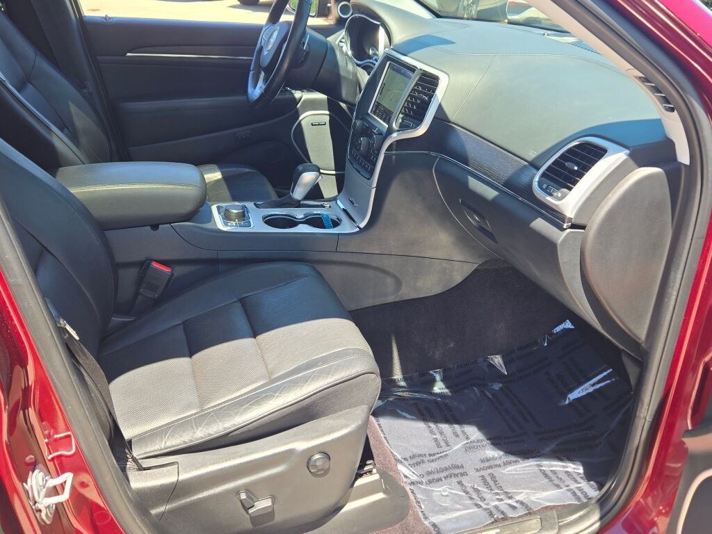 Used 2018 Red Jeep Summit image 4