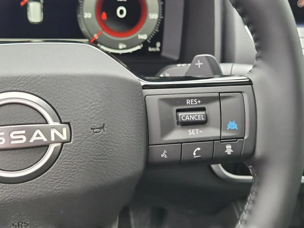 New 2026 Boulder Gray Pearl / Super Black Two-tone Nissan Platinum image 25