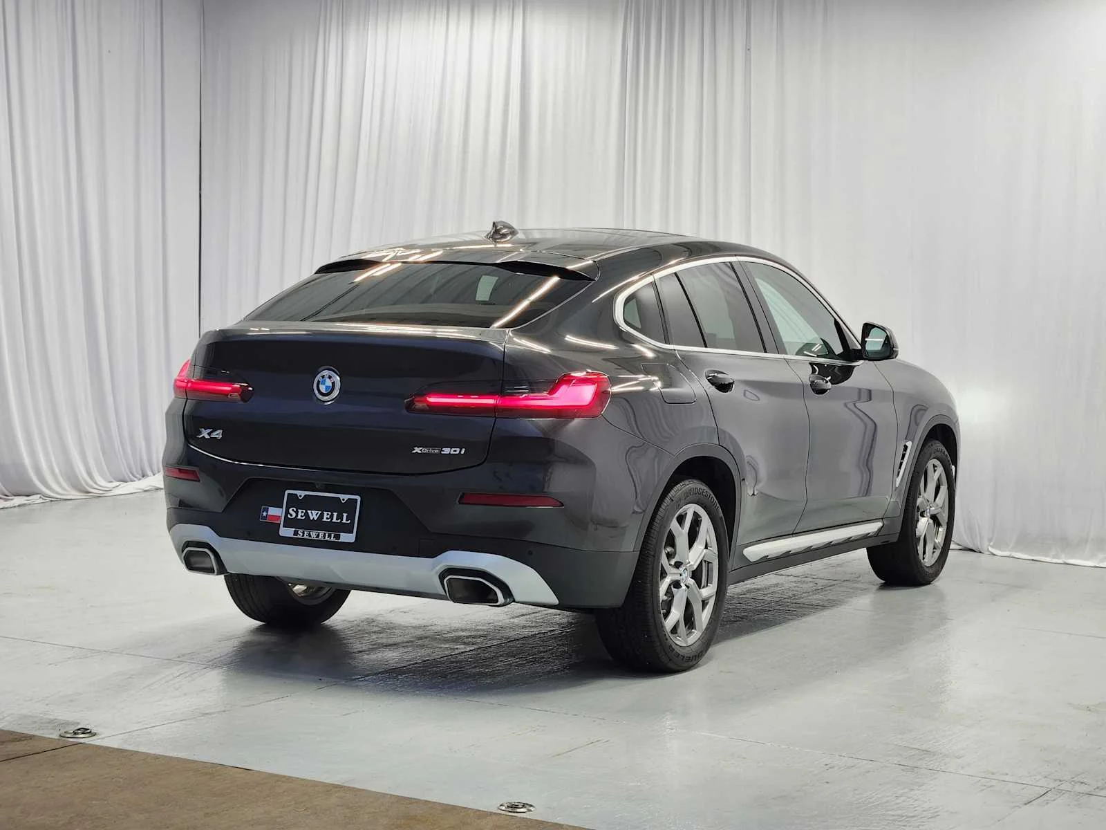 Certified Used 2025 Dark Graphite Metallic BMW xDrive30i image 4