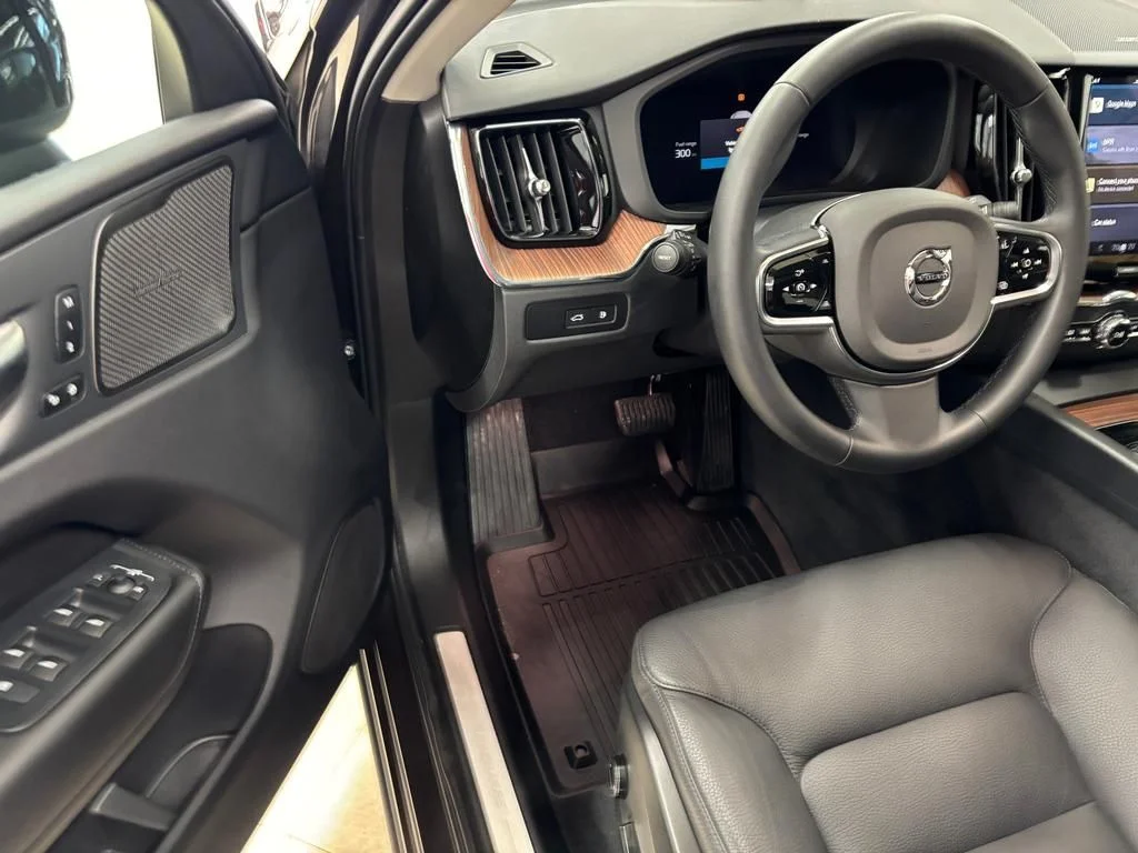 2024 Volvo XC60 Plus - Photo 9