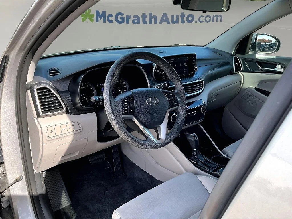 Used 2020 Silver Hyundai SE image 20