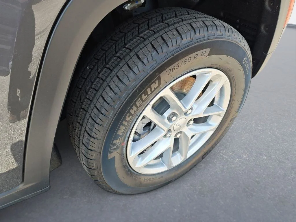 New 2026 Baltic Gray Metallic Clearcoat Jeep Laredo image 12