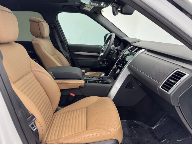 Used 2024 Fuji White Land Rover Dynamic SE image 17