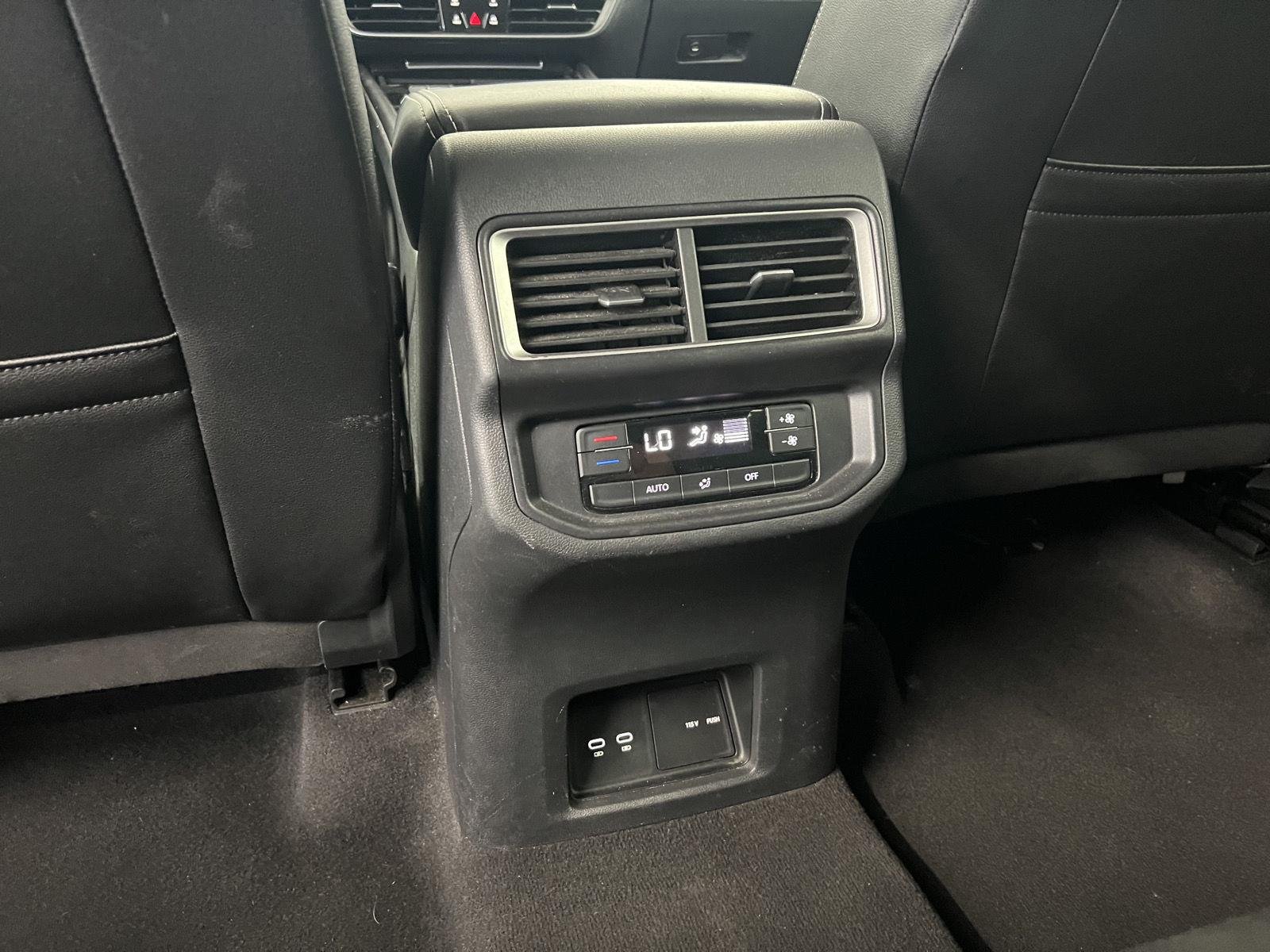 2025 Volkswagen Atlas SE w/Tech - Photo 26