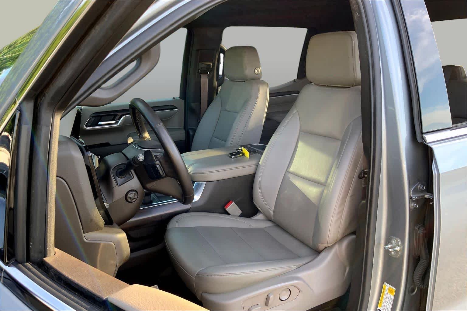 Used 2023 Sterling Metallic GMC SLT image 8