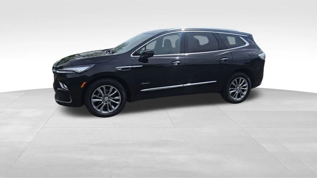 Used 2024  Buick Avenir image 4