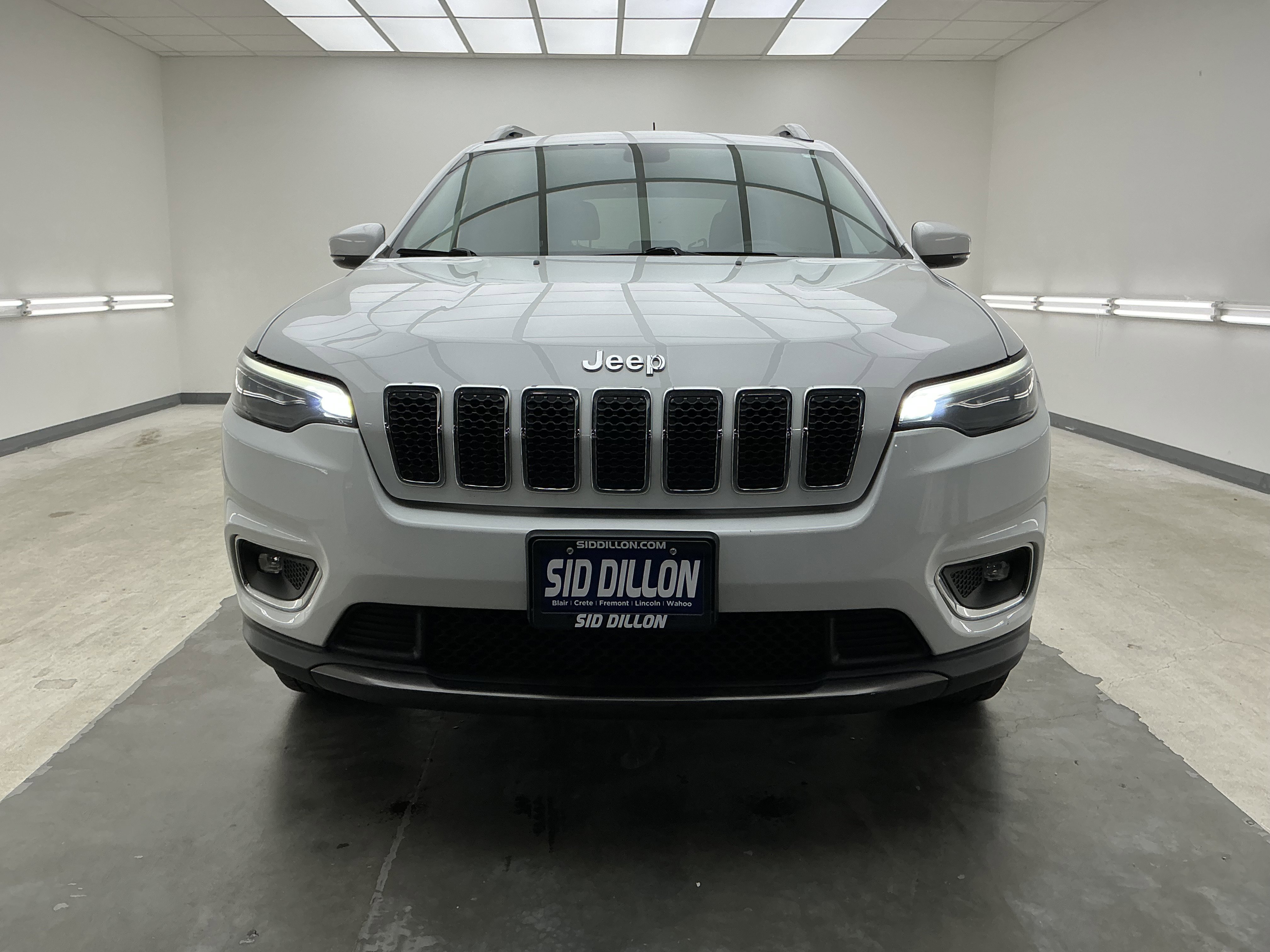 Used 2019 Bright White Clearcoat Jeep Limited image 2