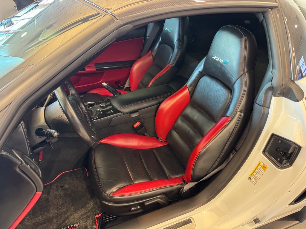 Used 2010 ARCTIC WHITE Chevrolet ZR1 w/1ZR image 17