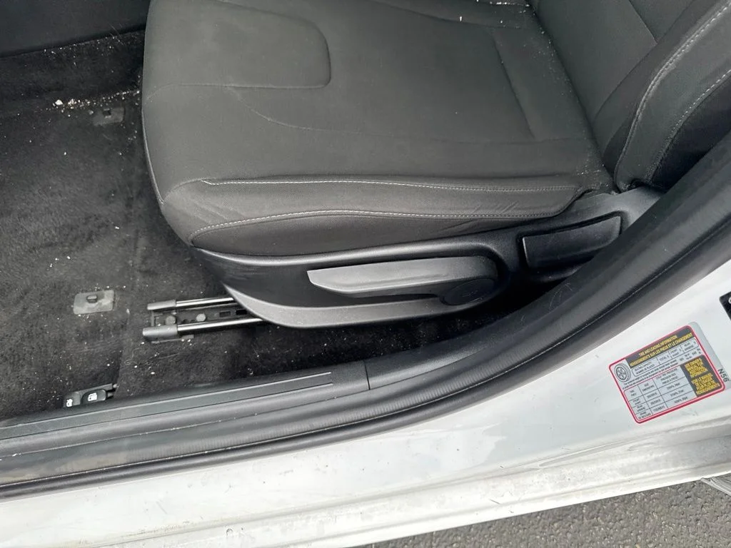 Used 2024 White Hyundai SEL image 5