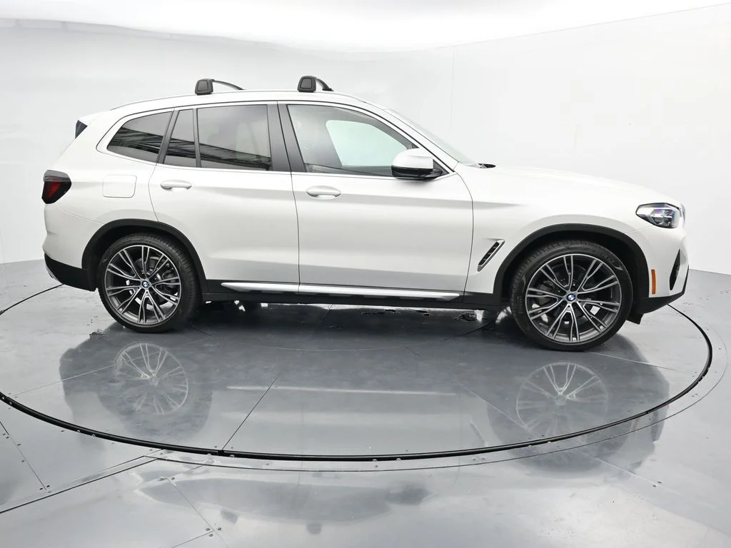 Used 2022 White BMW xDrive30i image 9