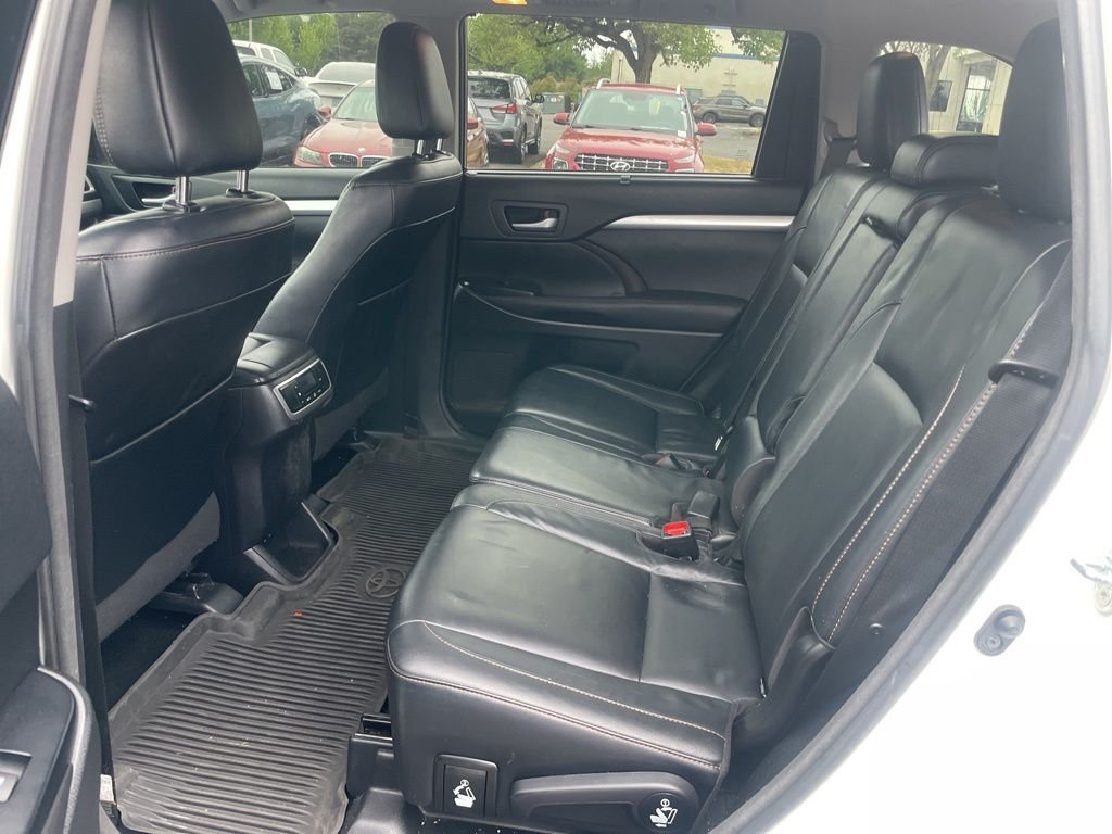 Used 2017 Blizzard Pearl Toyota XLE image 8