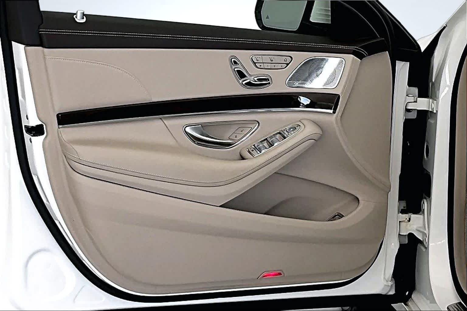 Used 2019 designo Diamond White Mercedes-Benz S 560 image 23