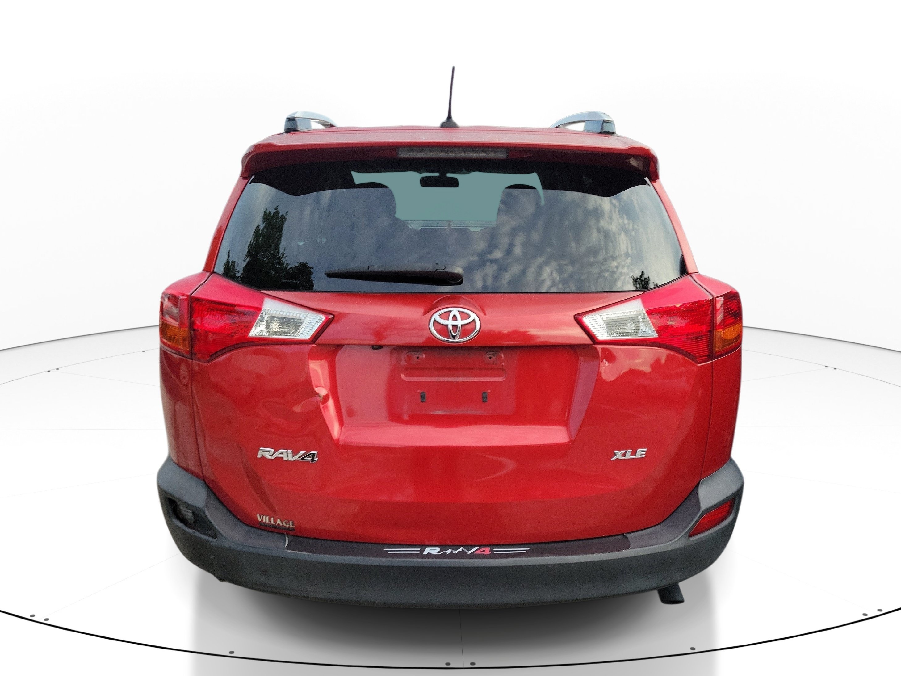 Used 2015 Barcelona Red Metallic Toyota XLE image 7
