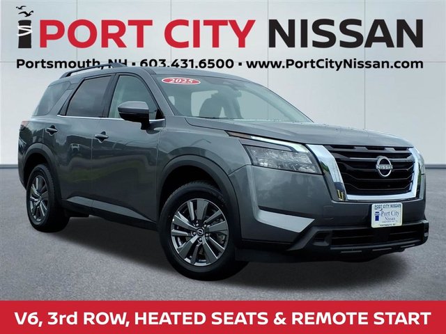 2025 Nissan Pathfinder SV v6 w/3rd row seating & remote start