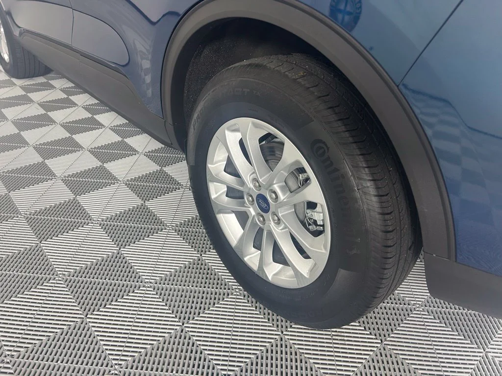 Used 2020 Green Ford SE image 22