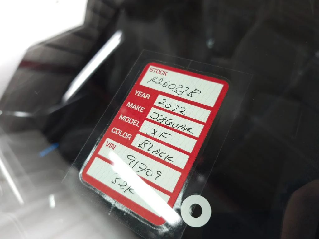 Used 2022  Jaguar R-Dynamic SE image 38
