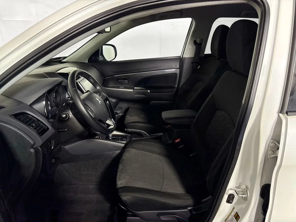Used 2021 White Mitsubishi 2.0 SE image 11