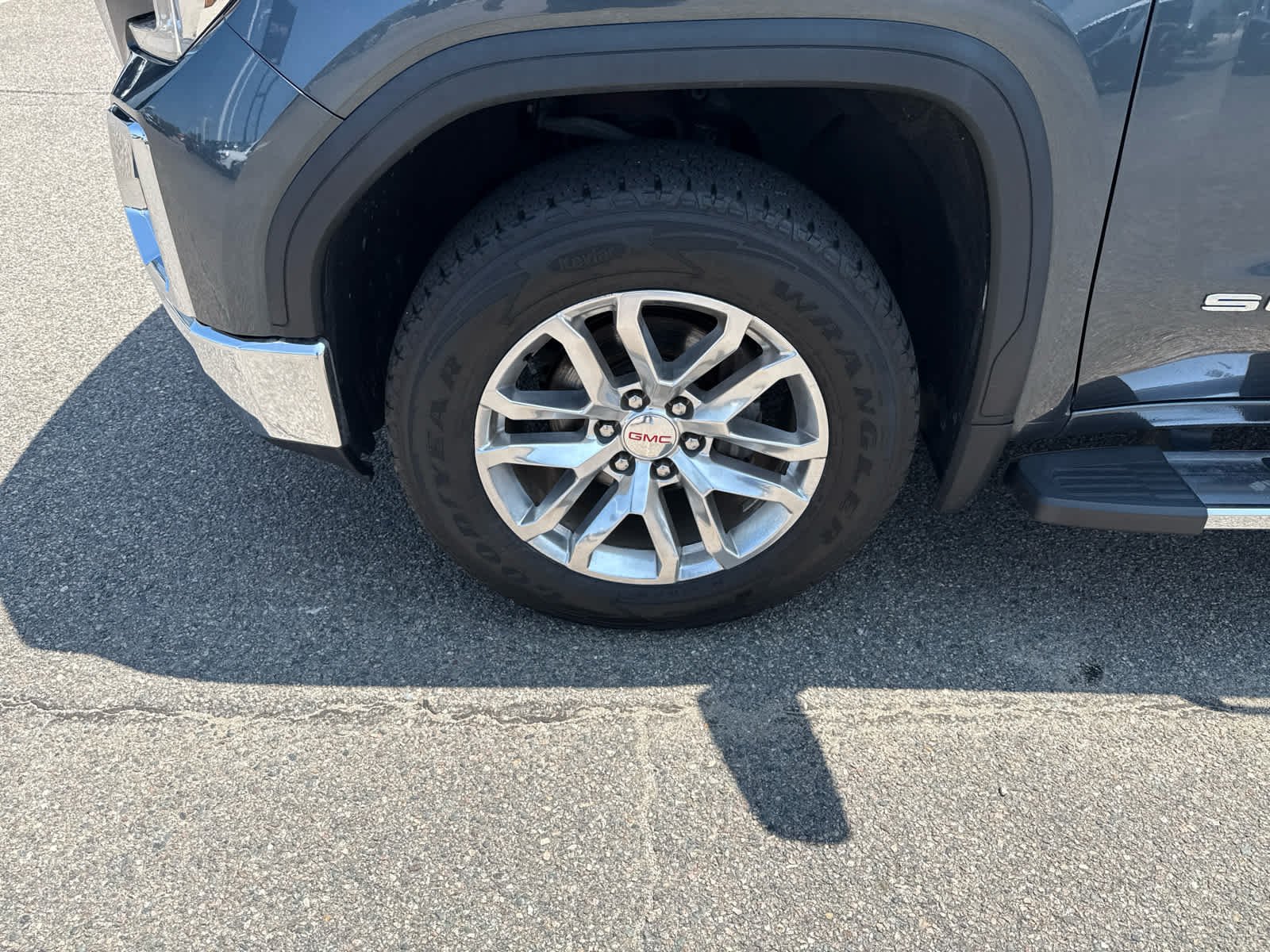 Used 2019 DARK SKY METALLIC GMC SLT image 9
